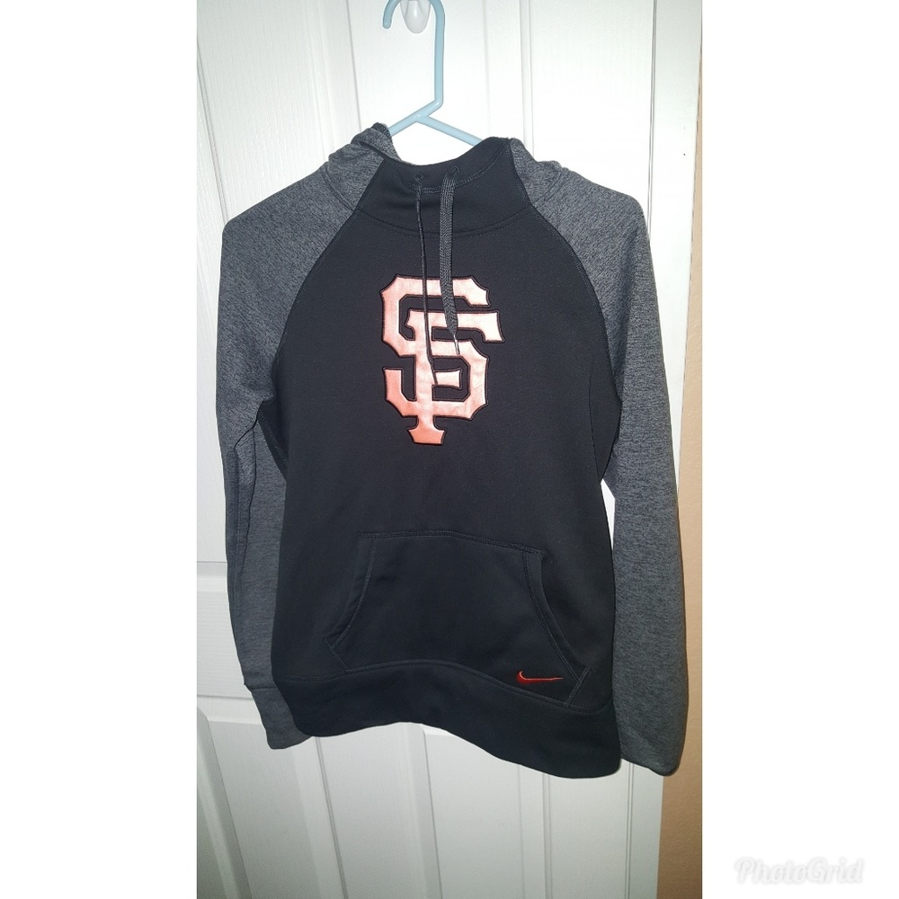 Nikes women giants hoodie therma fit amazing condi